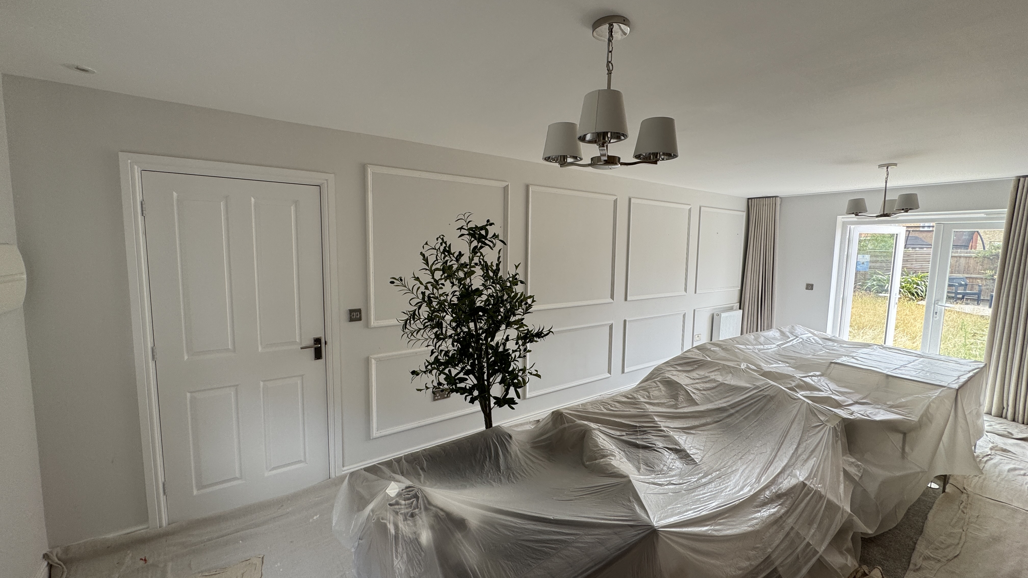 Dining room decorated with warm paint finish